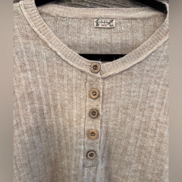 Free People Beige oversized knit sweater - Picture 6 of 7